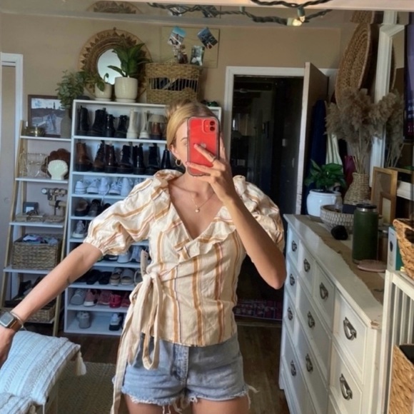 Striped Off-Shoulder Ruffle Top - Picture 6 of 10